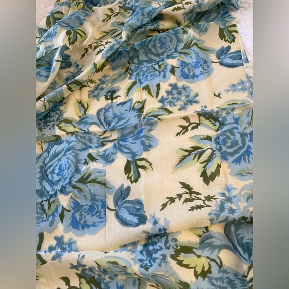 Blue Flowered Sarong/Pareo - Picture 4 of 7